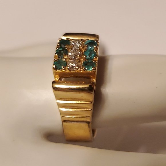14K YELLOW GOLD UNISEX BEAUTIFUL DIAMOND & EMERALD RING - Picture 3 of 9